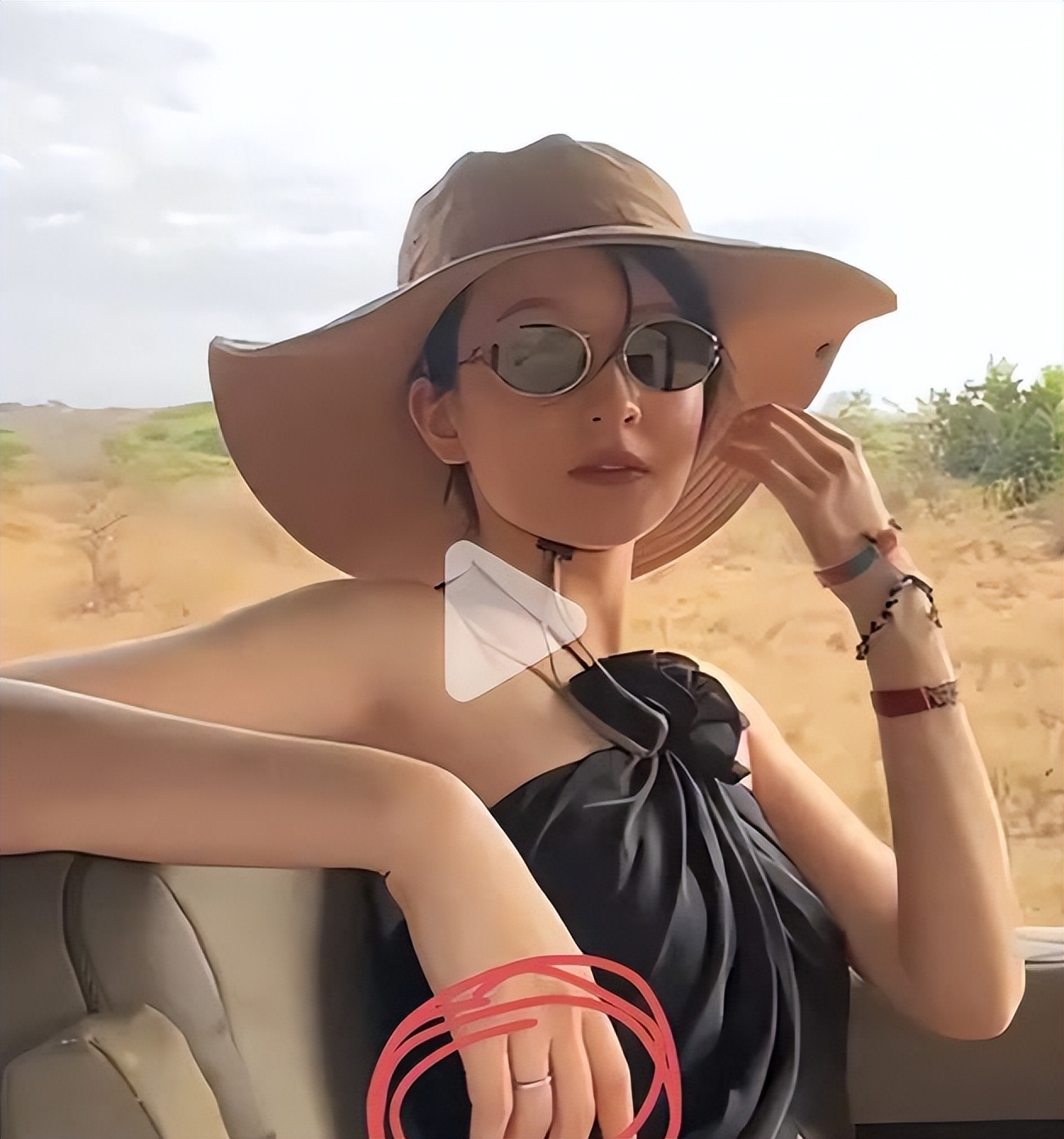 乔欣社交平台更新，分享婚后的休闲富太太日常