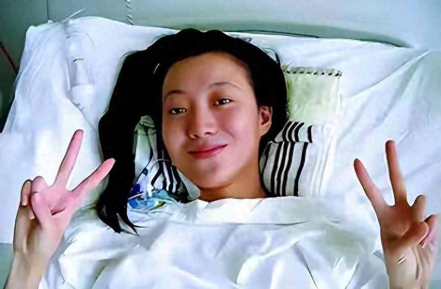 善恶有报！表面舞者背地“小三”，让张艺谋后悔，今43岁自讨苦吃