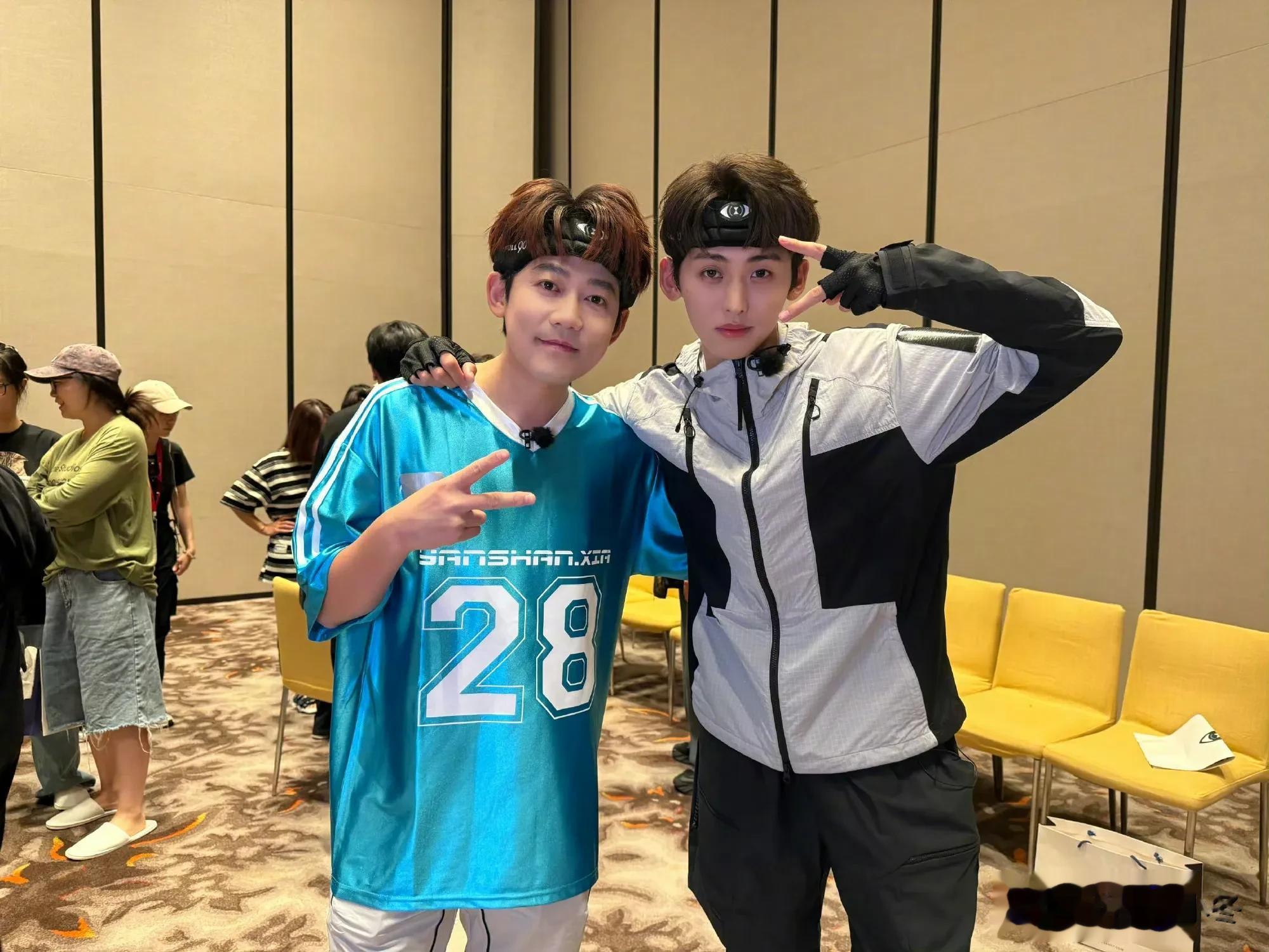 0713再次闯荡《披哥》!苏醒预言热搜,快乐老咖不同凡响