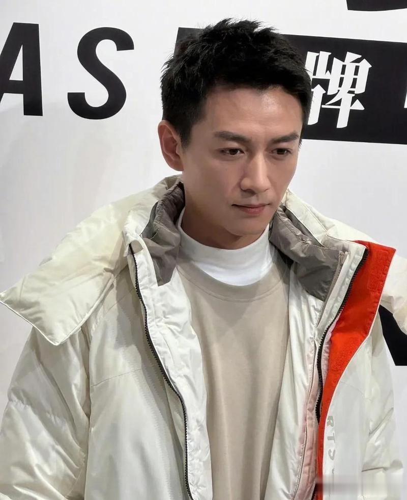 离婚9个月后,38岁陈晓再次传来喜讯,陈妍希和他的差距一目了然