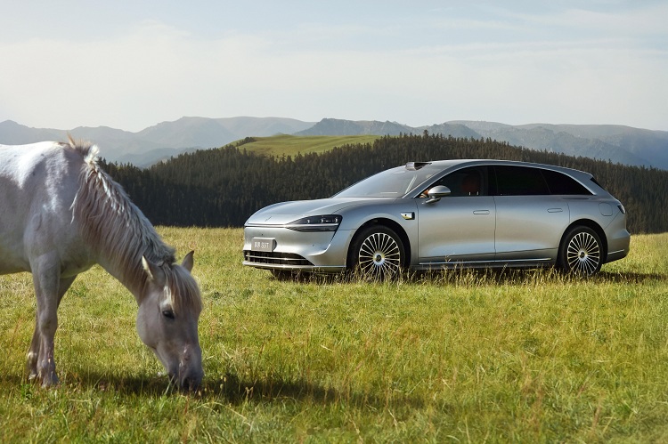 余承东发布会火力全开，怒怼漂移！网友：谁对号入座，谁尴尬