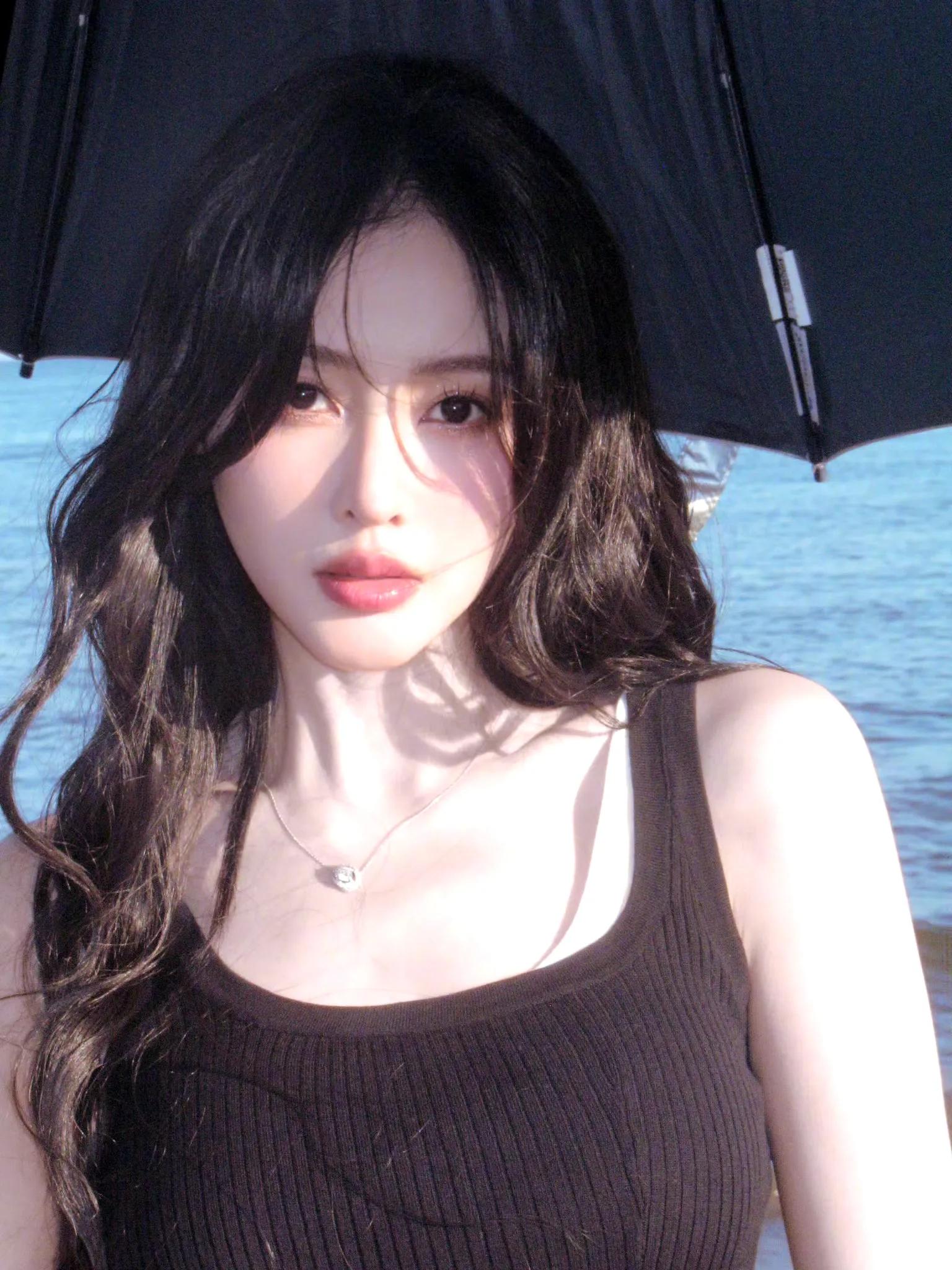 张天爱性感小背心