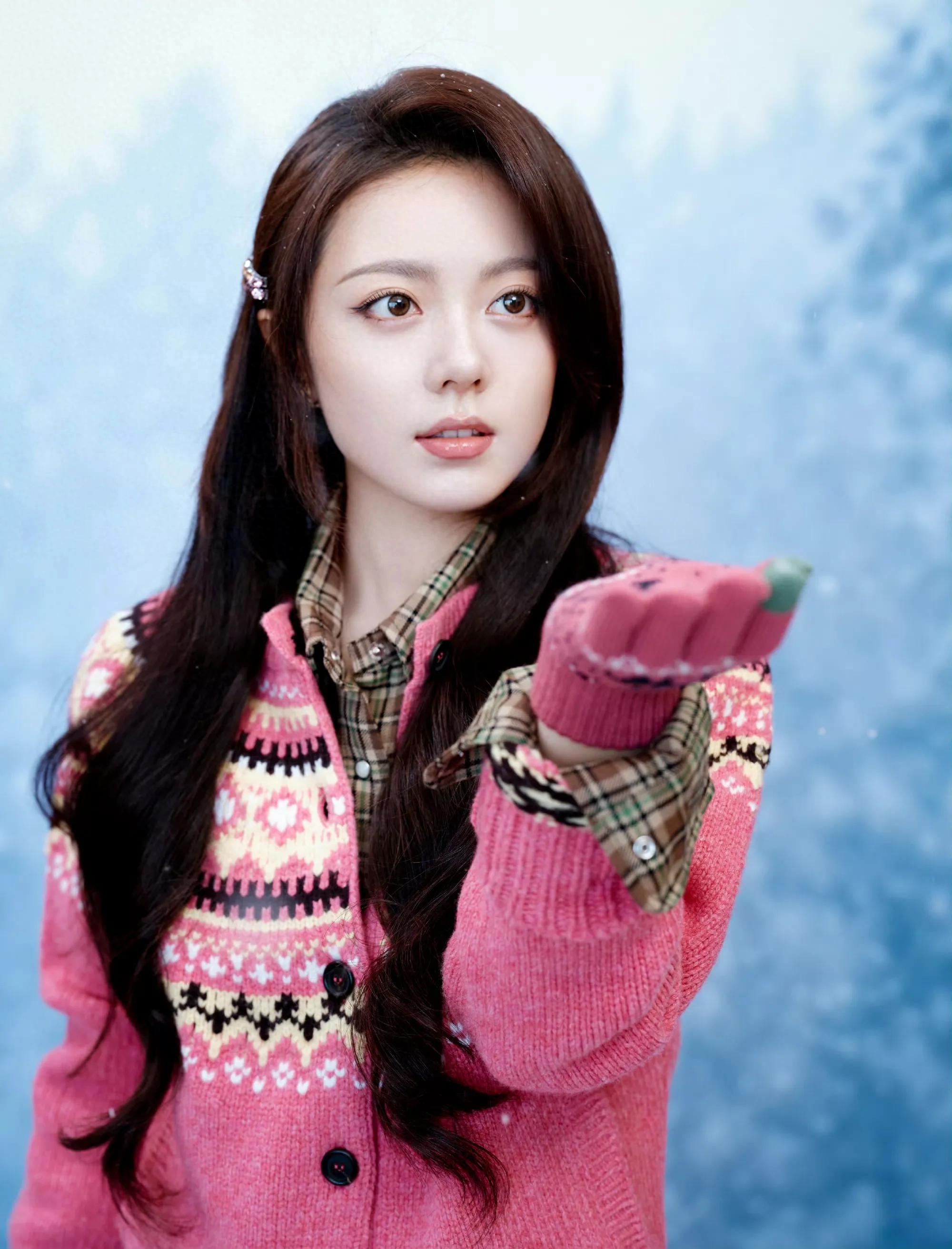 赵今麦格子短裙少女感十足