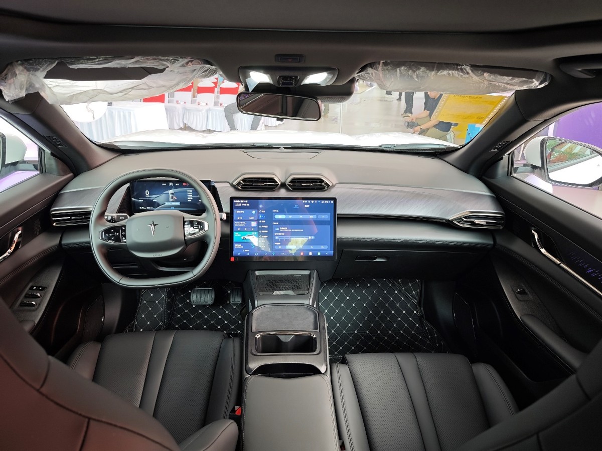 法系车发力新能源，12.58万元起售的示界06，值得买吗？