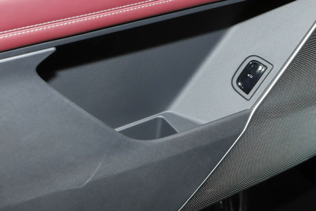 凯迪拉克全新XT5亮相成都车展,标配9K屏+22项主动安全,你喜欢吗