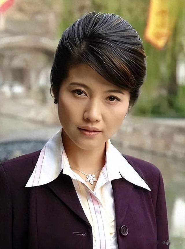 颜丙燕现状:曾与李乃文传绯闻,低调演戏热爱生活,今52岁仍单身