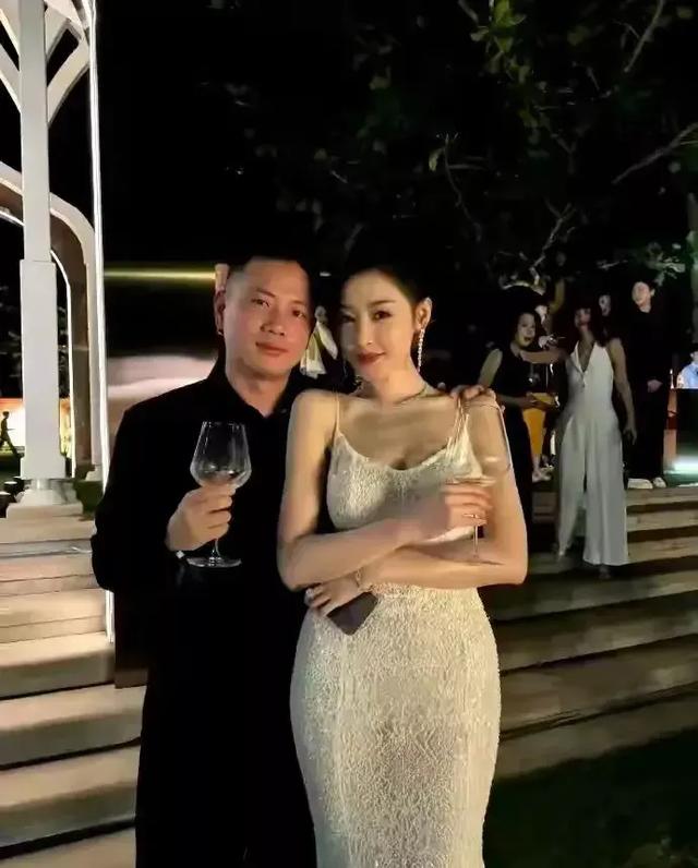 张天爱这臀线比是真实存在的吗