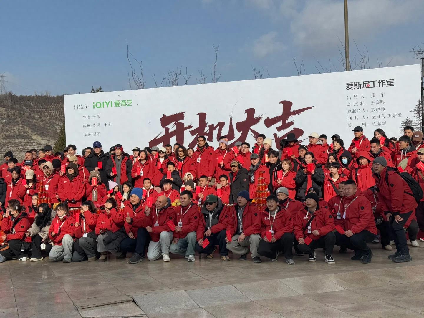 马伊琍山西拍戏被偶遇！皮松肉垮脸颊发腮，一头羊毛卷土到认不出