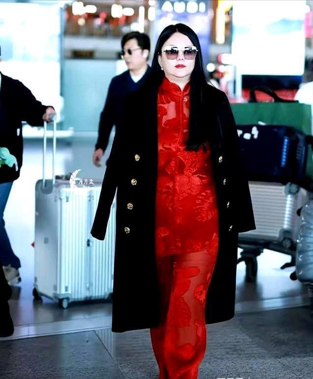 富婆人设坐实了！李湘回娘家，网友以为是五星级酒店，无声中炫富