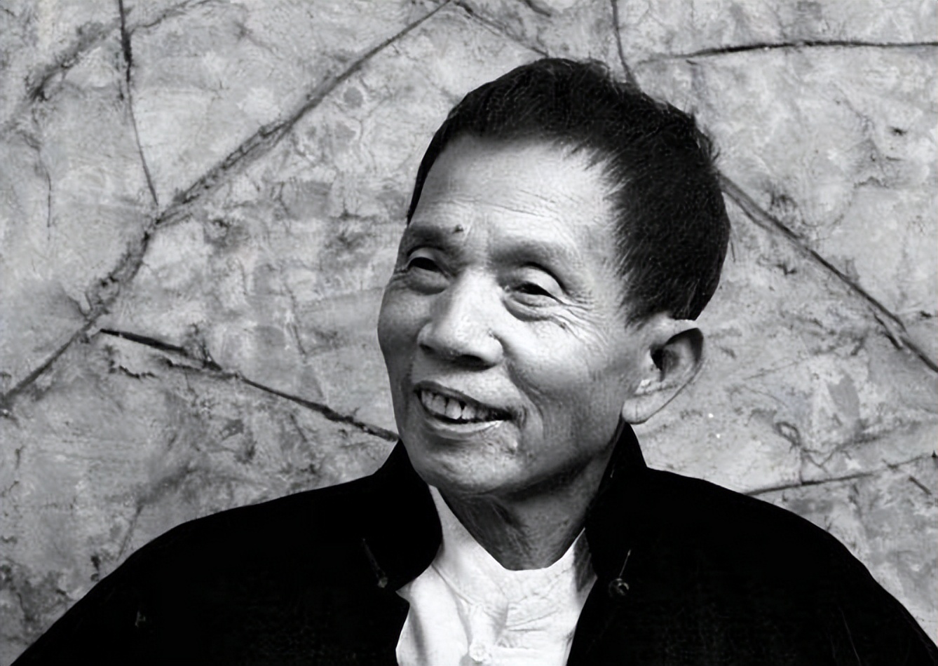 7天2瓜，继王家卫接连被爆后，又一名导骨灰被偷，各个离谱意外