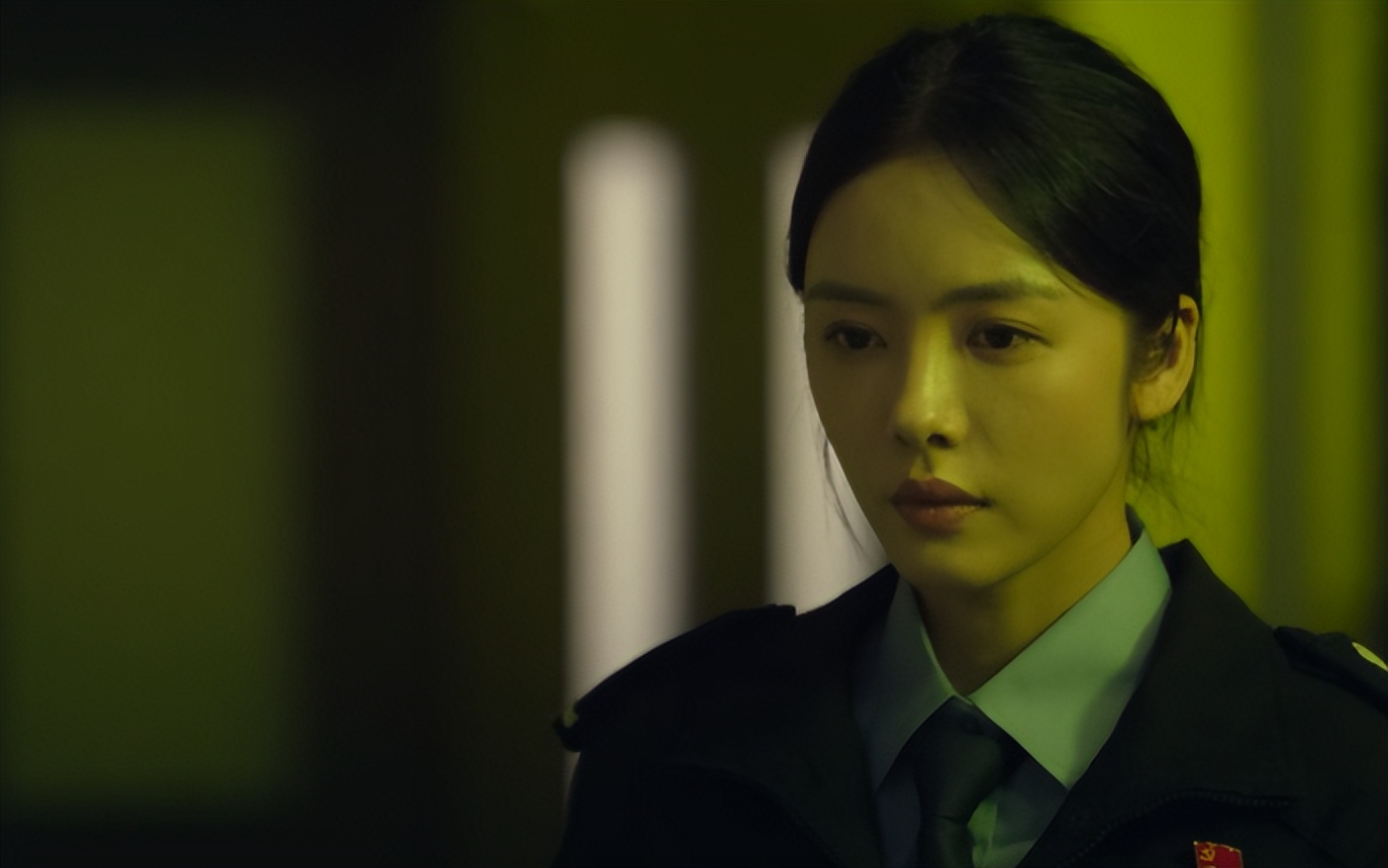 开播首日,拿下飙升榜第一!观众拍手叫好:“第一集就让人欲罢不能”