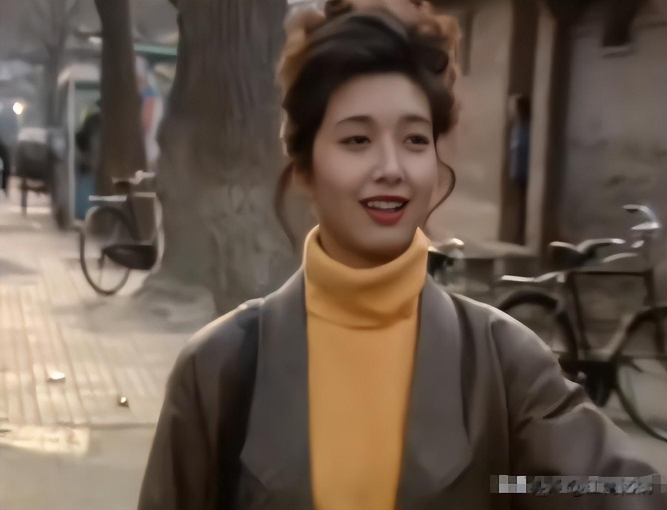 57岁江珊现状让人心酸，脸垮嘴斜，满头白发，一代女神像老太太