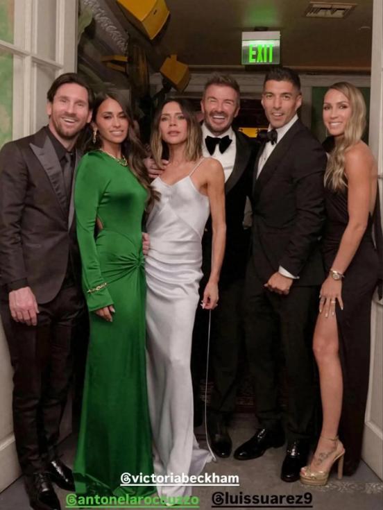 贝克汉姆提前庆50岁，梅西等到场祝贺！女儿小七烫卷发略显成熟