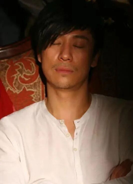 连登14次春晚的歌坛巨星，56岁家产被拍卖，被爆料“住进”养老院