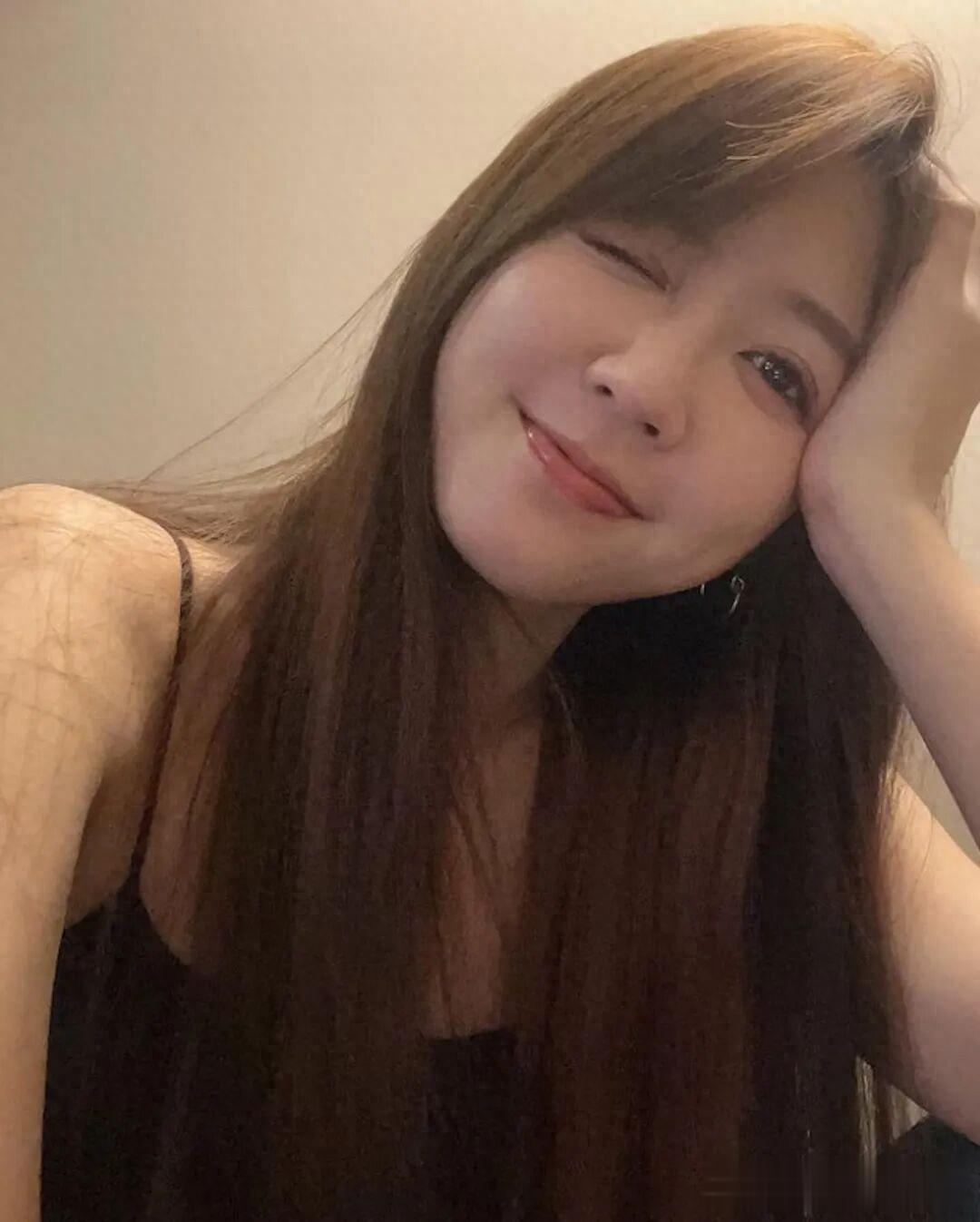 婚前“把屎把尿”照顾失智老爷！女星称爱屋及乌，网民斥夫家失职