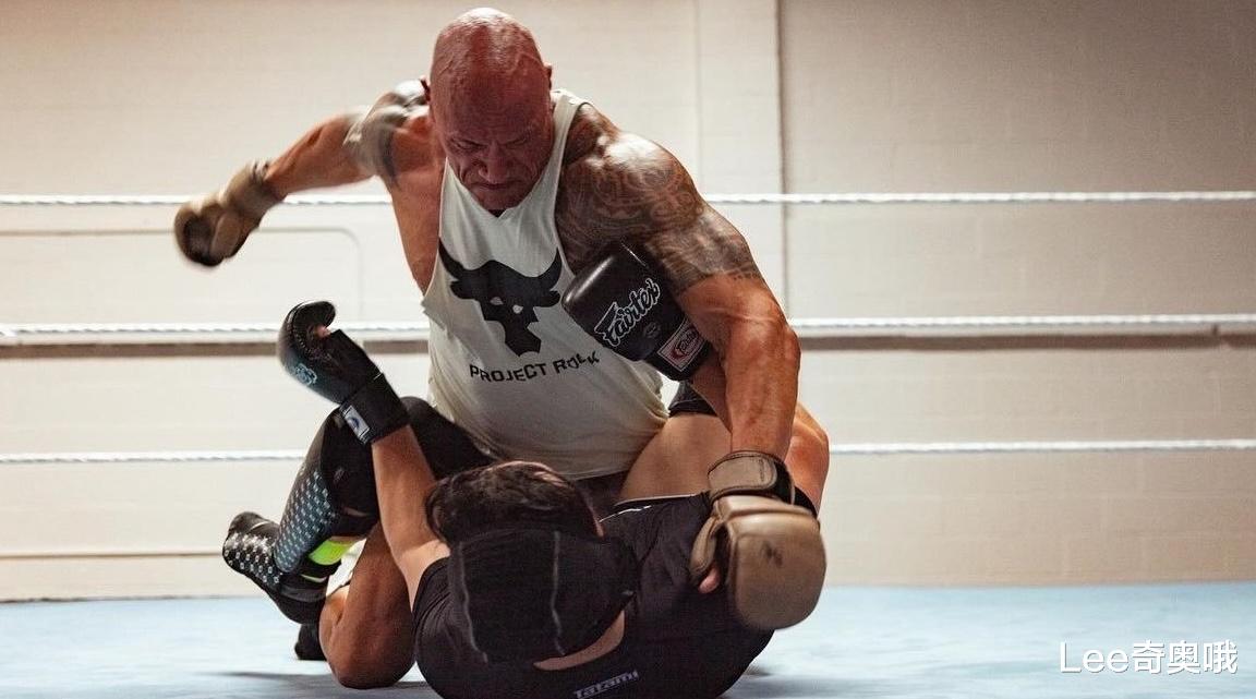 巨石强森、艾米丽·布朗特主演格斗题材电影《粉碎机》定档