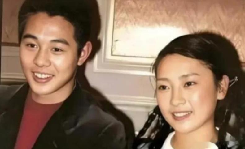 机关算尽太聪明？和李连杰结婚26年的利智，一张照片暴露两人感情