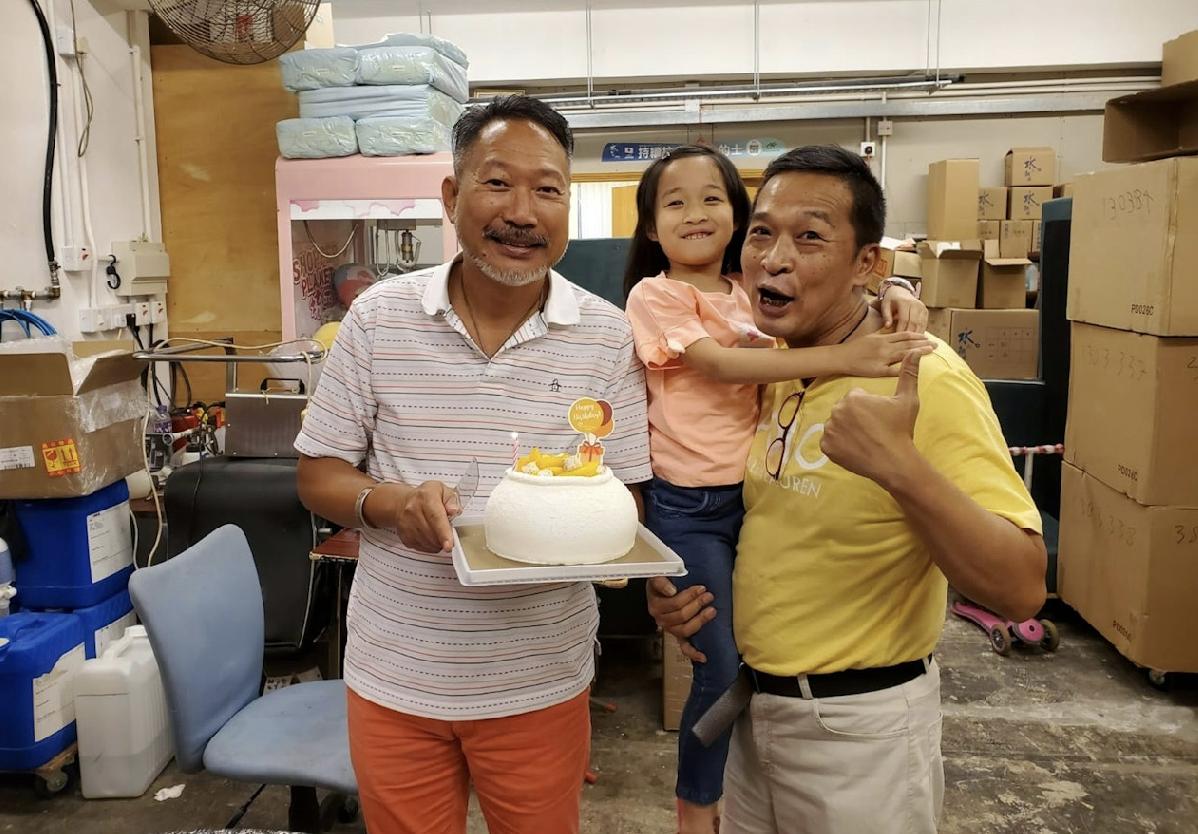 57岁TVB绿叶春节前突发脑出血,昏迷十多天后离世,女儿年纪幼小