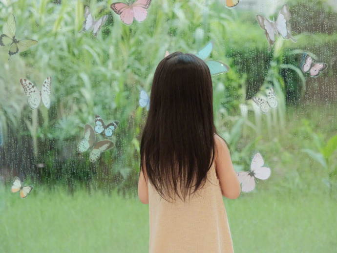 杨子姗3岁女儿首度曝光，长发及腰仙气飘飘，网友：这基因绝了！