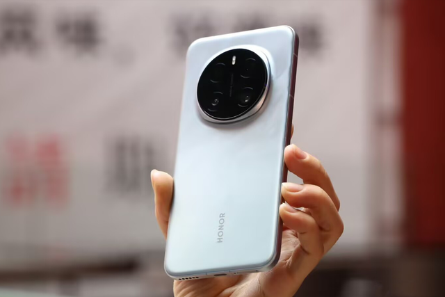 荣耀努力冲销量,骁龙8至尊+百倍变焦+100W,512GB已跌价1181元