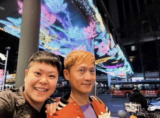 49岁香港男歌手移居国外乡下，自曝已离婚，曾与外籍男友交往13年