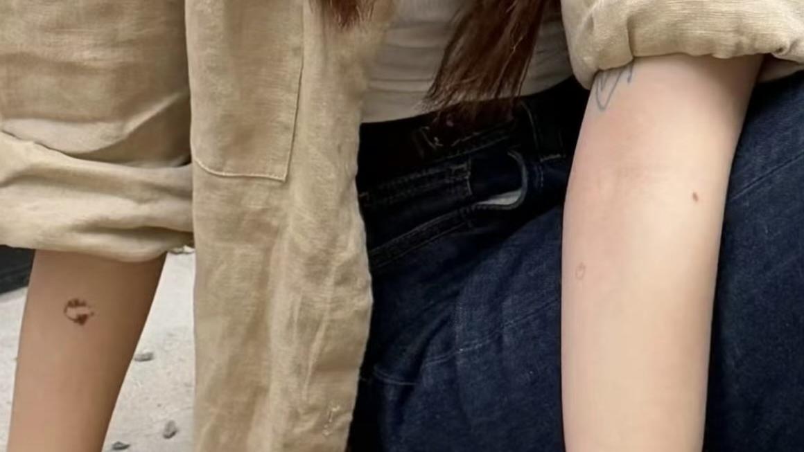 李兰迪纹身引爆热议！乖乖脸配小纹身，反差感背后藏真相