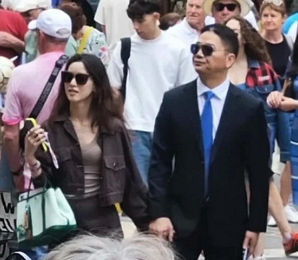 章泽天晒32岁素颜庆生照，绿色生日蛋糕贴金箔，伦敦豪宅内景曝光