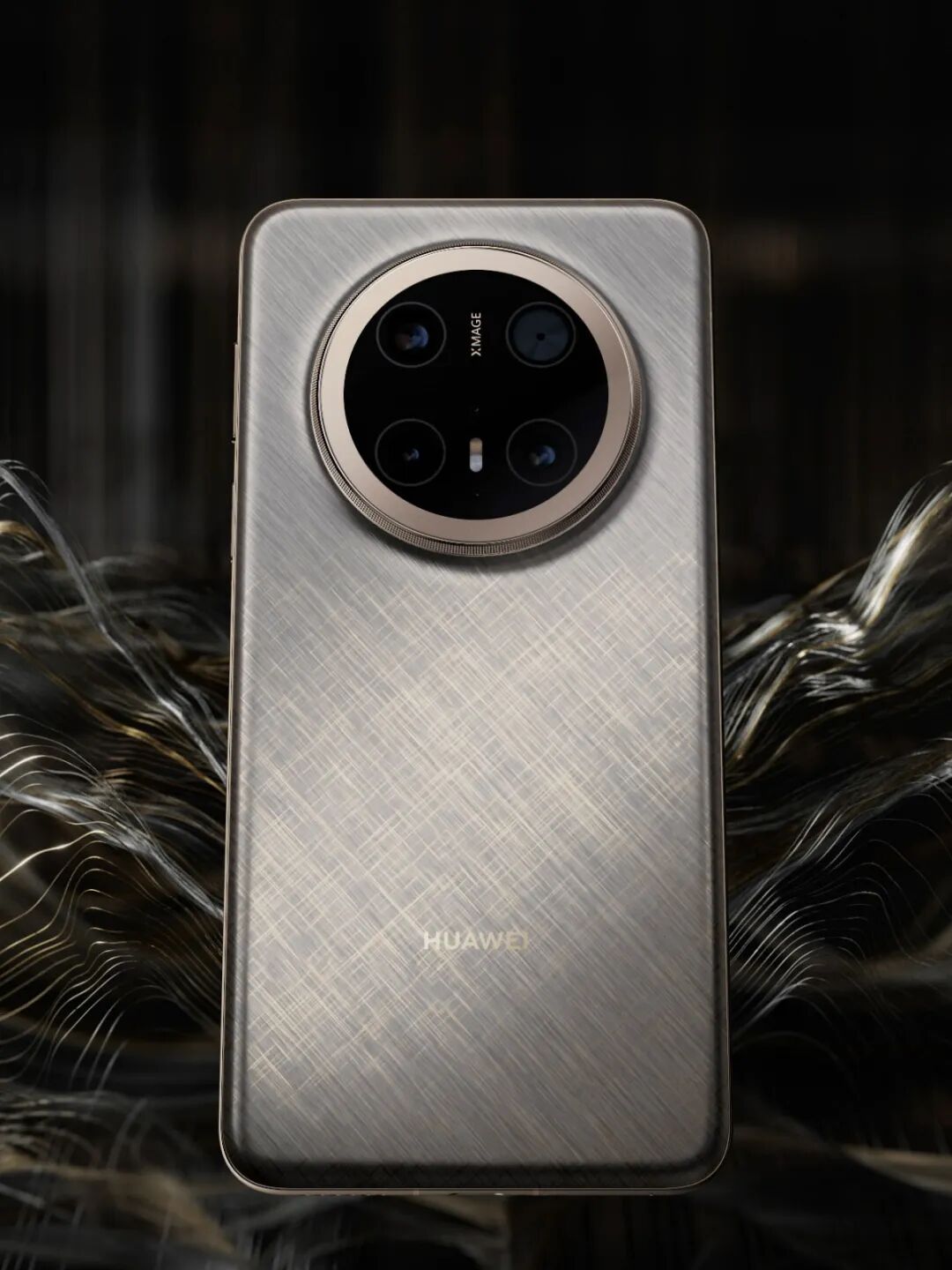 苹果低头！iPhone17终于上高刷，华为降价1500反击
