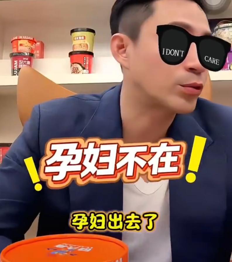 汪小菲夫妻现身机场，马筱梅挺孕肚步履蹒跚，刚陪完大S儿女回京