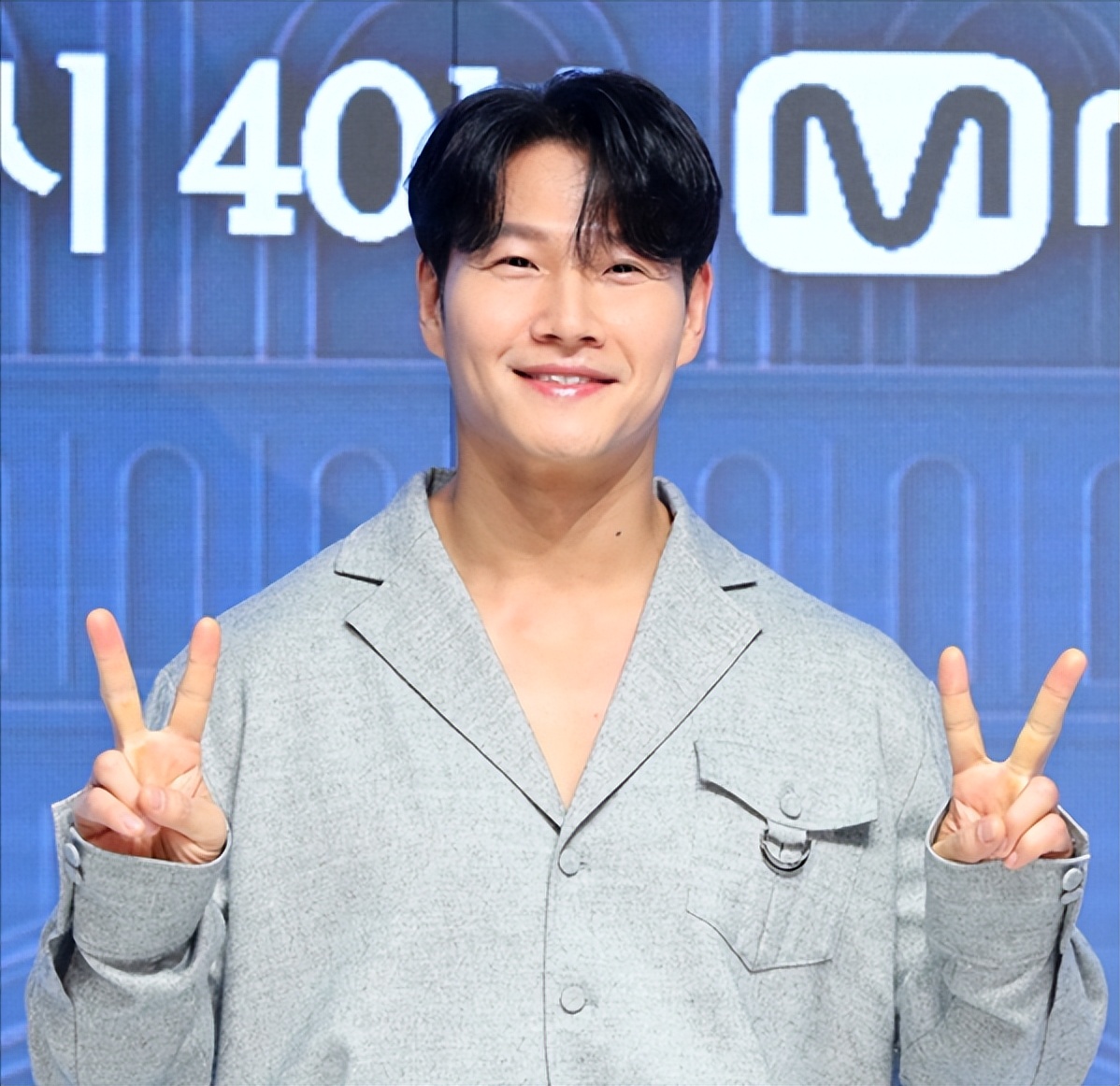 金钟国被爆9月举办婚礼,传出女方是LA企业家,RM提前公开官宣部分