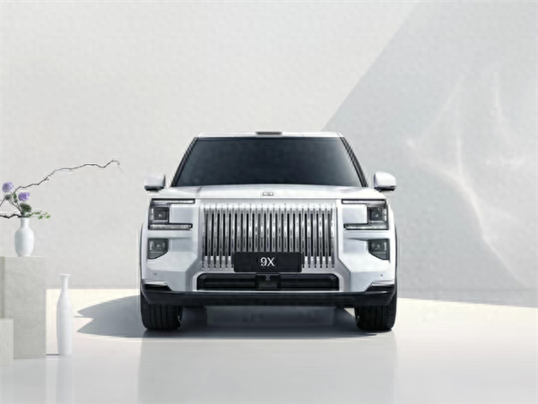 坐实“杭州湾库里南”！极氪9X纯白版官图公布：一眼尊贵