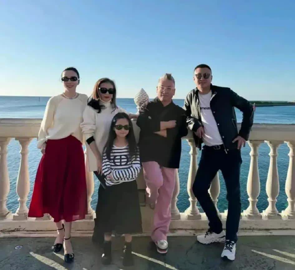 上海美女主持，和奥运冠军恋爱，3年2嫁富豪，如今是奢侈品牌宠儿