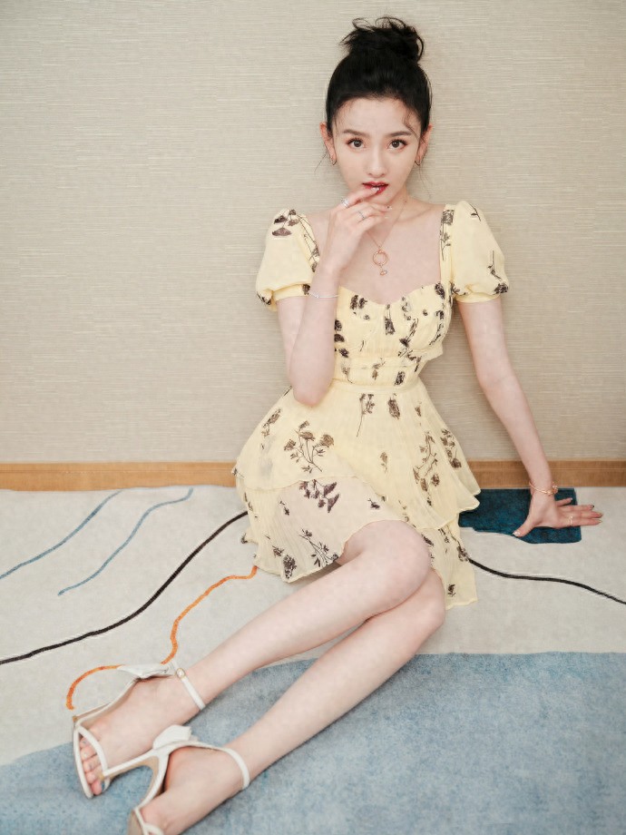 宋祖儿要颜值有颜值，要身材有身材，还是大长腿，简直绝美。