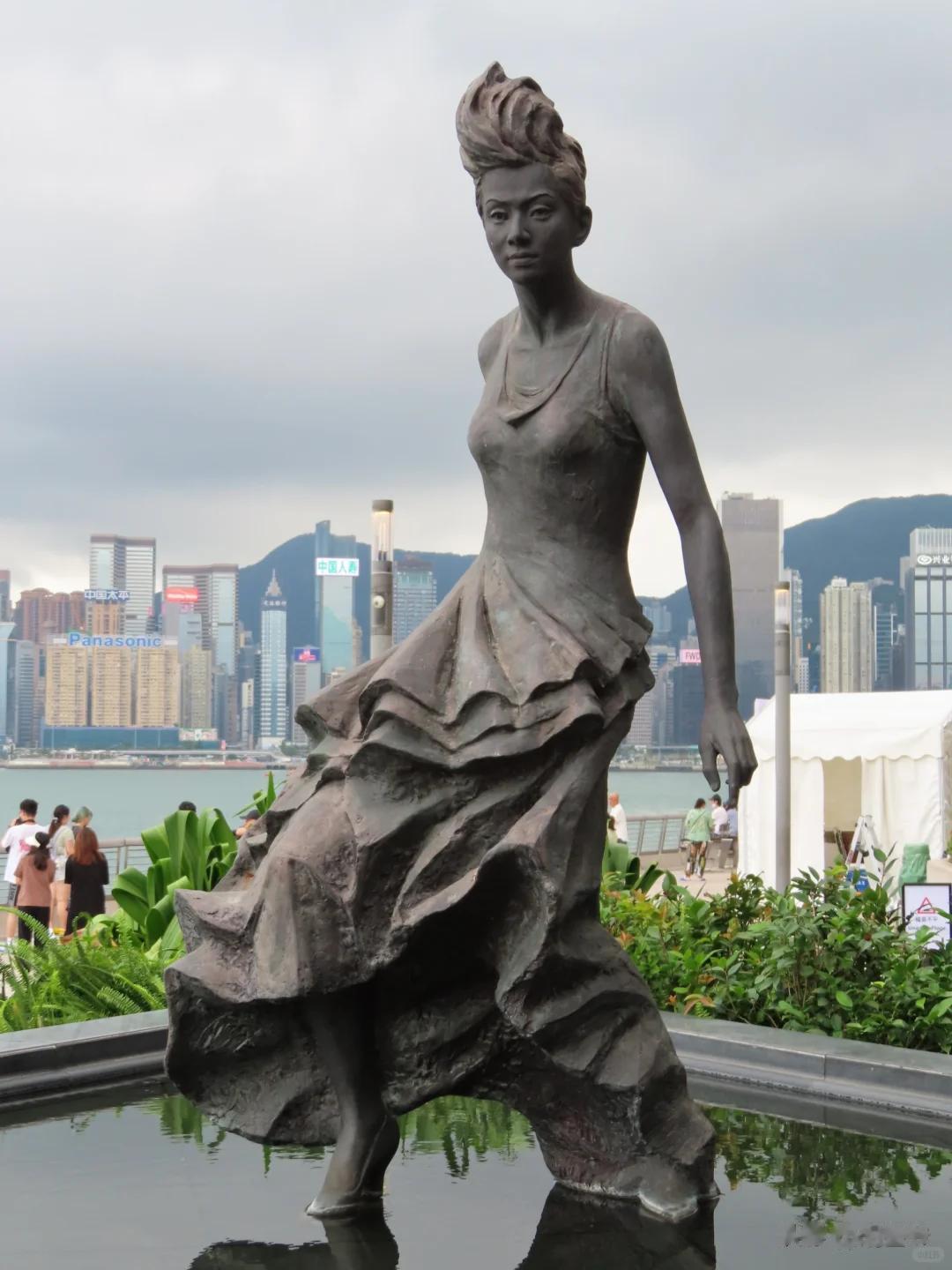 曝大S纪念雕像完工！白色S型台阶藏爱意，汪小菲和S家将签字和解