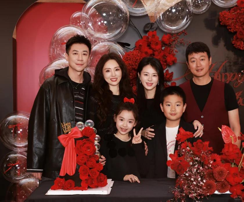 9岁星二代“拉郎配”，两男争一女，导演儿子被嘲输在基因和家境