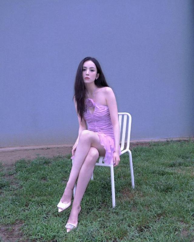 别人的美貌在脸上，而娜扎是有些美貌在身上的，不信可以看看。