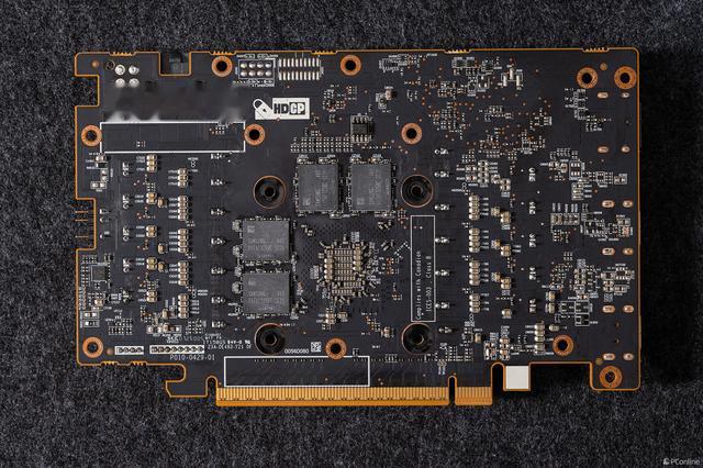 蓝宝石 RX 9060 XT 双版图赏：氮动铁血与极地白骑士的性能美学