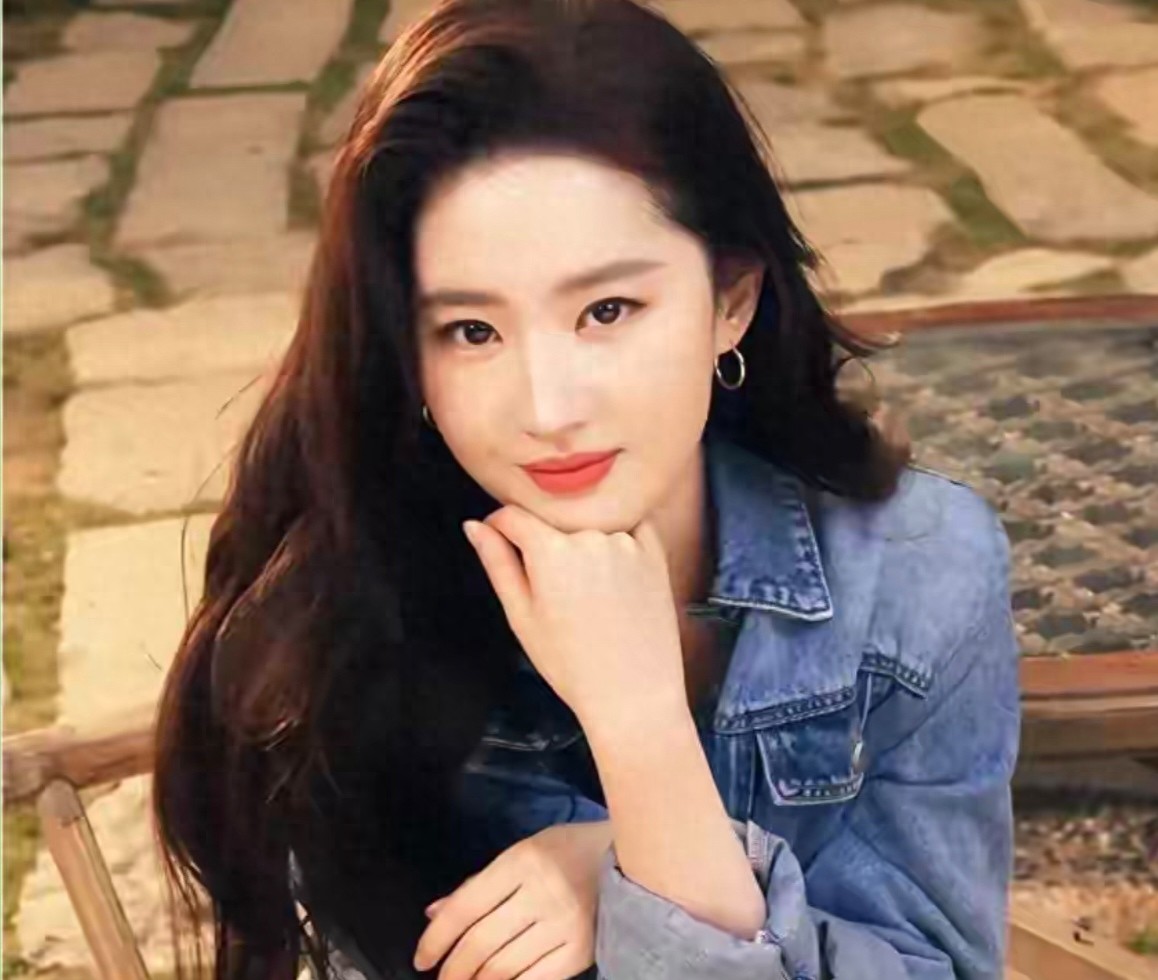 刘亦菲三里屯\降维打击\:她把\真实\活成了顶级奢侈品