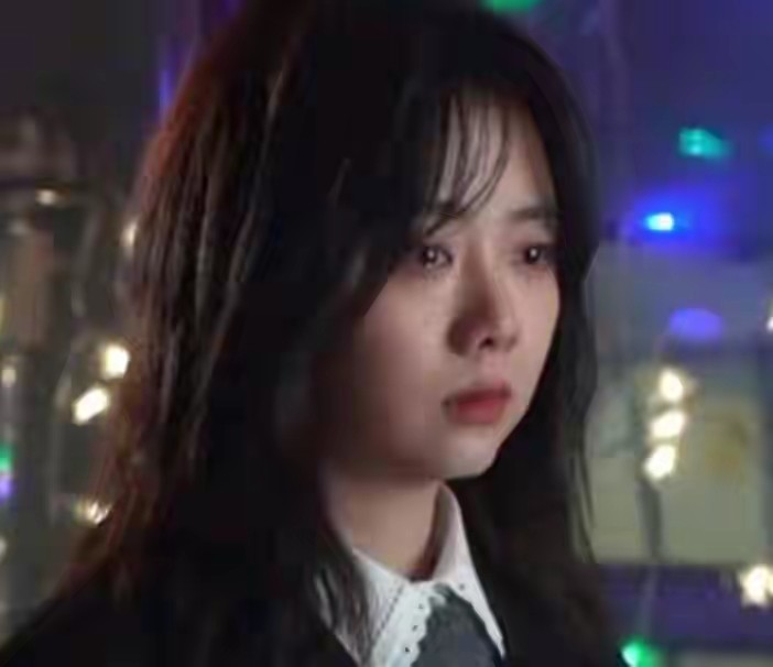 母亲离世多年后，35岁的国民闺女谭松韵，早已走上的另一条道路