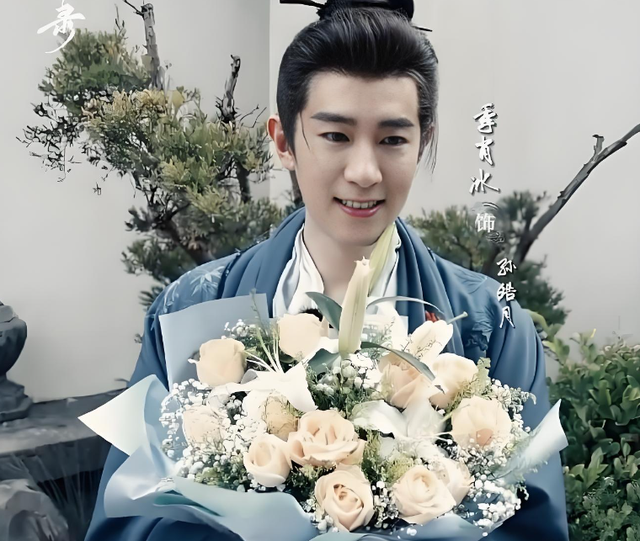 明明都是同一个人，演完《折腰》再演《朝雪录》，差点没认出来