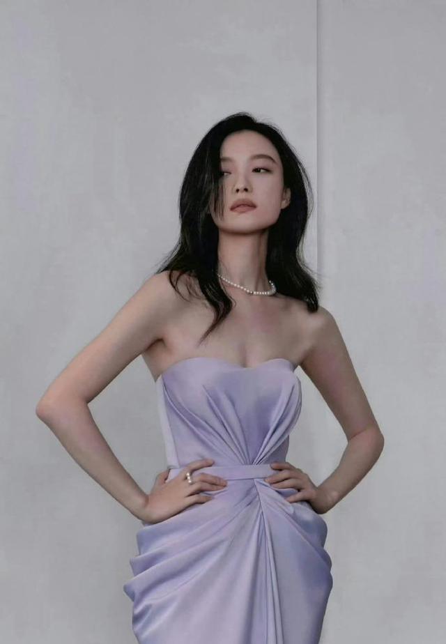 倪妮这身材管理得也太好了吧！魅力独特，不受拘束，明媚且自由！ ?