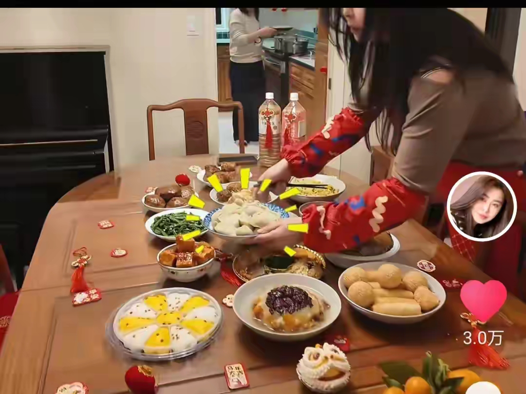 王祖贤在加拿大过年画面曝光：满桌年味年夜饭，全场竟无一位男性