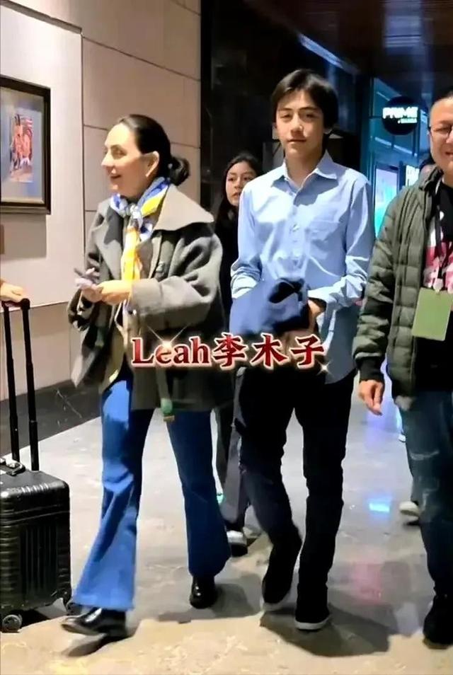 刘烨儿子模样大变，14岁就登上法国新闻，一圈胡子让人移不开眼