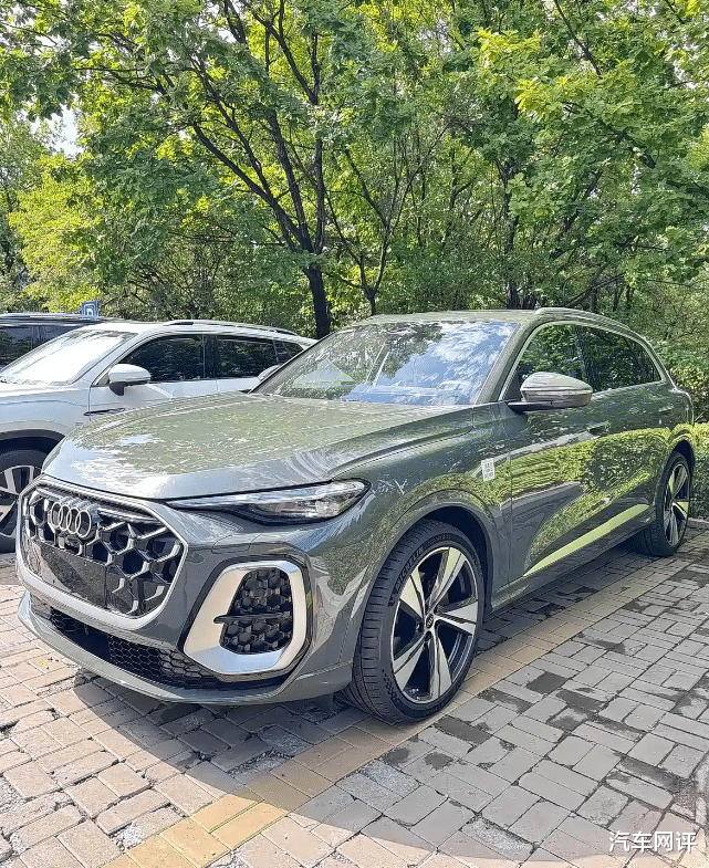 全新奥迪 Q5L实车亮相!网友:这个大灯确实够酷