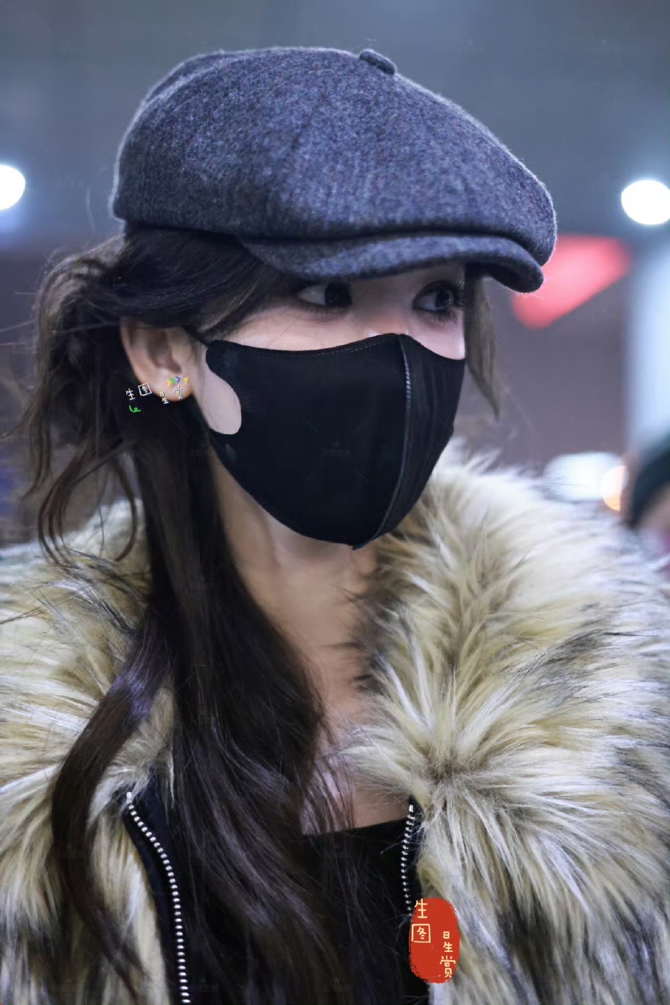 娜扎现身机场，皮草搭配牛仔裤慵懒又时髦，真又温柔又美到爆炸！