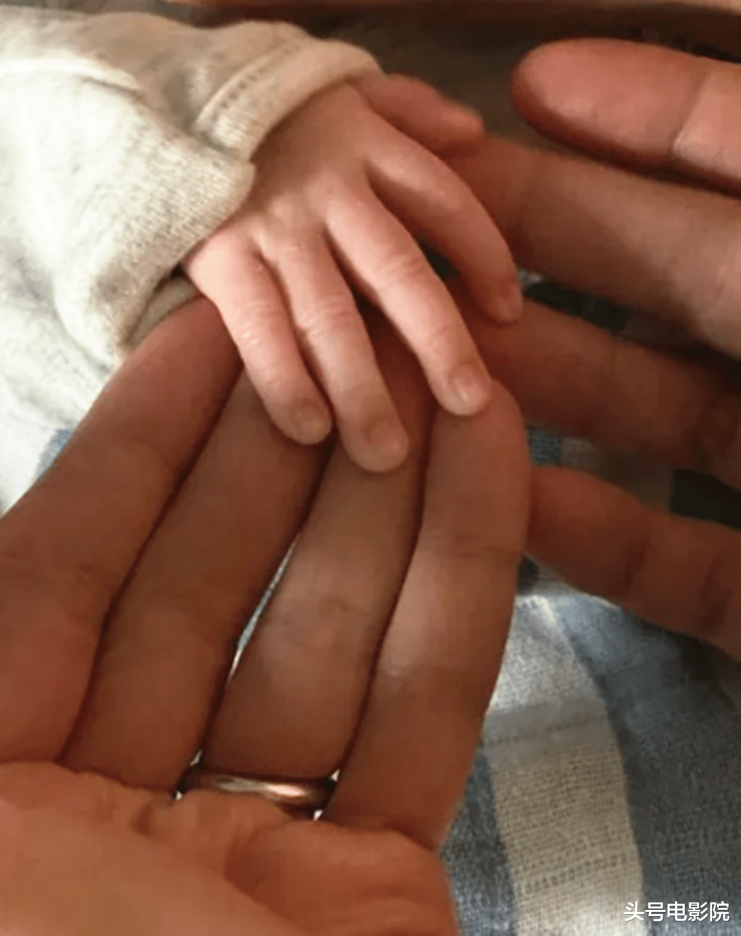 古巨基生二胎，老婆57岁！高龄生育引猜测，48岁视后仍在努力求子