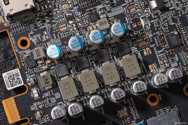 蓝宝石 RX 9060 XT 双版图赏：氮动铁血与极地白骑士的性能美学