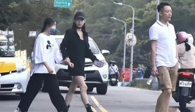 马筱梅细节见人品！年后首晒美甲都卸掉，点赞会照顾好玥儿姐弟俩