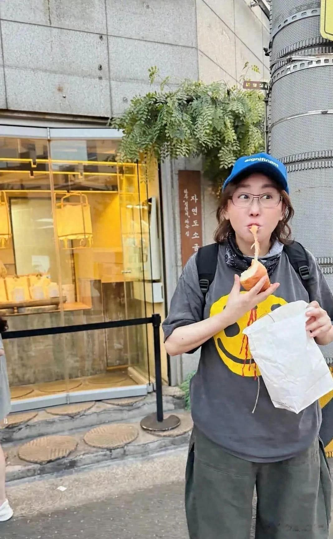 她是知名主持人，掌掴林心如，去日本人工授精，如今却孤身一人