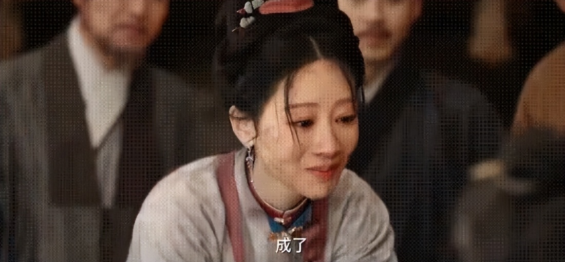 新剧被抄袭热搜翻车、疑似被平台压热度、无戏拍,90后小花落差大